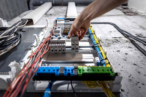 Tramitación Líneas de Media y Alta Tensión · Ingeniería · Ingenieros Técnicos Fuenteheridos